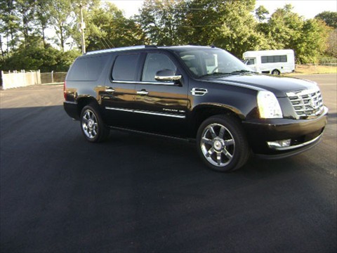 Cadillac Escalade ESV - Side View