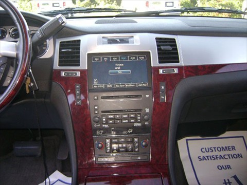 Cadillac Escalade ESV - Dash View